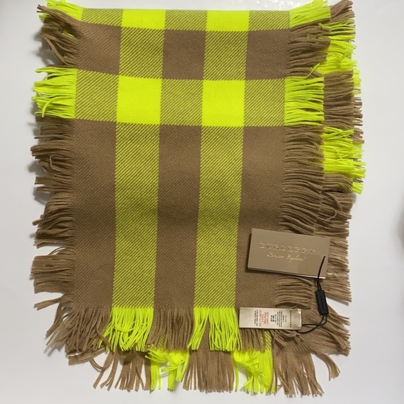Burberry Accessories - HP🎊 NWT Burberry tan and neon green wool scarf